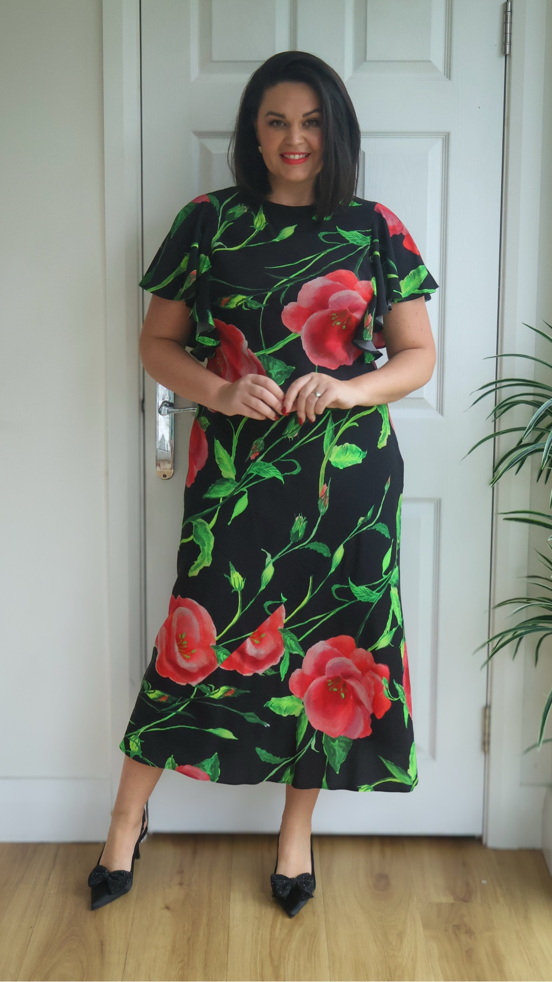 Queue the Spring dresses (that we can still wear now with boots!) 

Saw this dress in M&S and wanted to give it a go as I love the flutter sleeve, length and print.  With its black base it makes it easy to wear more wintery too with some boots and long coat. 

I wear a size 14 and I’m 5ft 7.

#LTKwinter #LTKuk #LTKmidsize