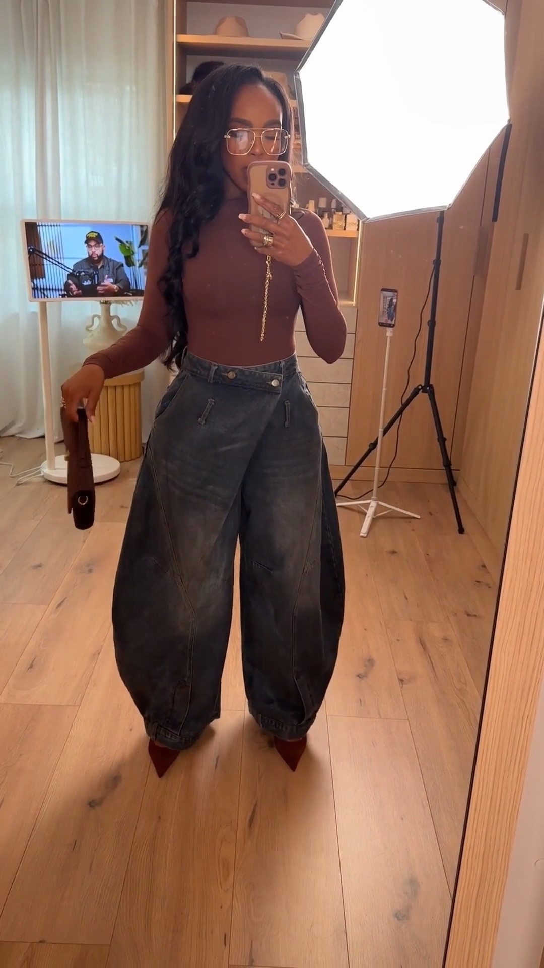 ✨ Cost-Per-Wear Statement Denim

This sculptural wide-leg denim is one of those standout pieces that instantly elevates your closet. The bold silhouette does all the work, while the sleek fitted top and rich brown accessories keep the look clean, balanced, and intentional. Style it casually or dress it up — either way, the cost per wear keeps dropping.

Perfect for:
• Casual nights out
• Stylish daytime plans
• Elevated weekend looks

📏 Sizing:
Top — Small  
Jeans — 27 Long

📏 Measurements:
5’4” • 138 lbs • 34D • 27” waist • 40” hips

Tap to get details.

Wide-leg denim outfit ideas, statement jeans styling, brown top outfit inspiration, elevated casual looks, modern streetwear style, chic everyday outfits.

Follow me on Instagram and YouTube @kirasfashionfinds

#liketkit #LTKPetite #LTKootd

#LTKgrwm #LTKootd