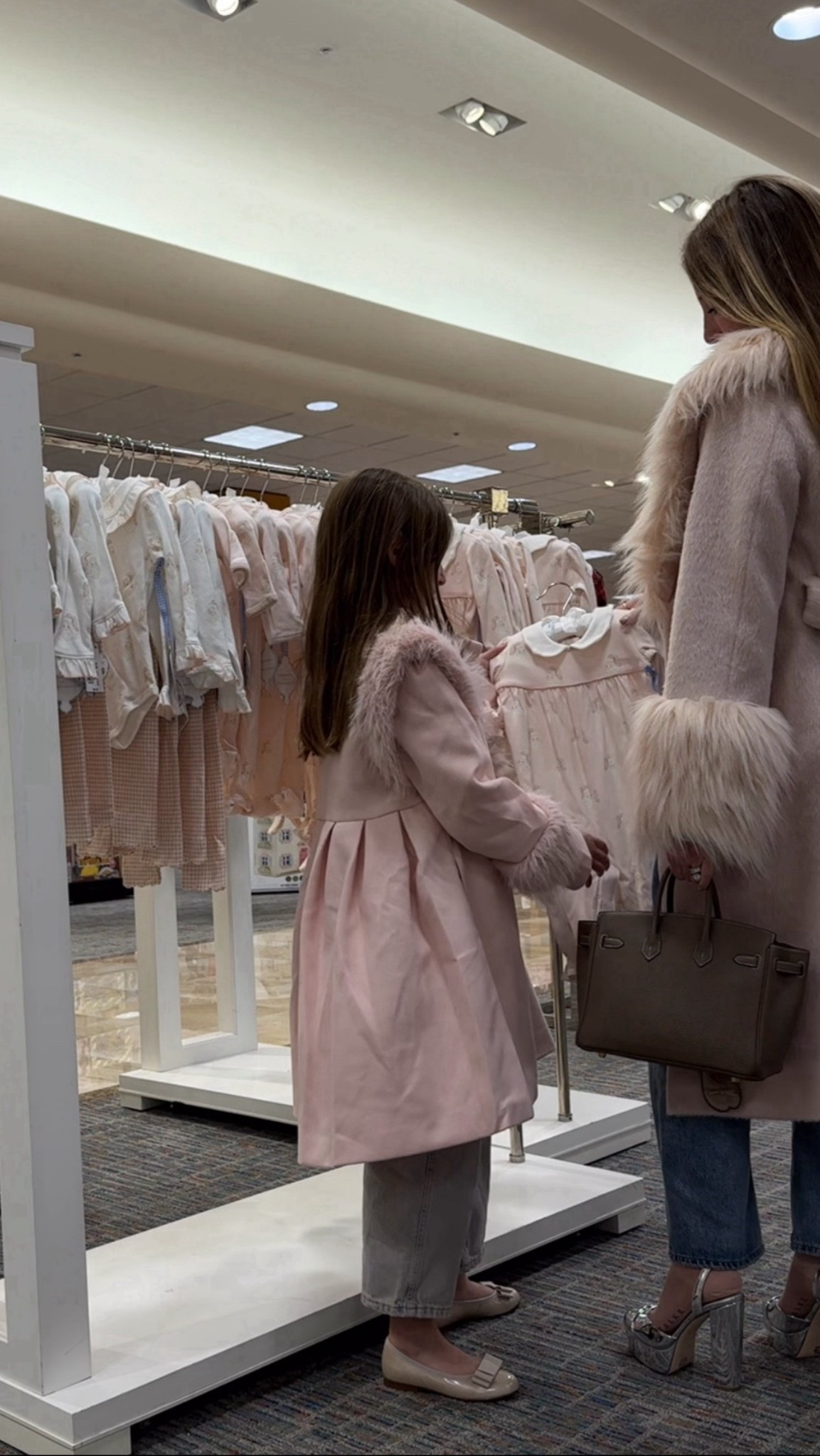 Princess Charlotte got the same shoes as Elle. Maybe Kate has mine?