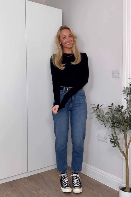 High street jeans - I’m wearing size 6 and 5’4 for reference!