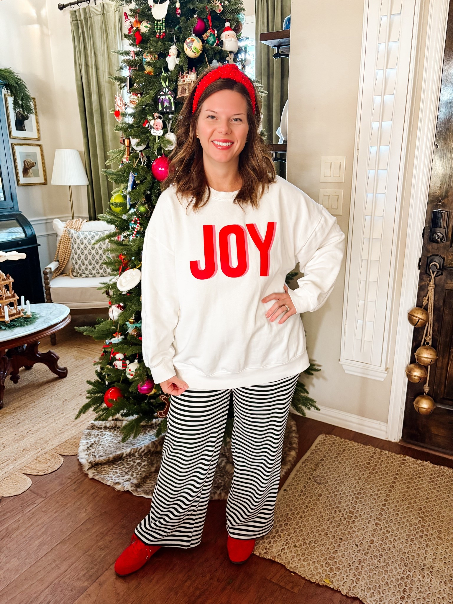 I love these pants! 🖤🤍

Wearing a large pant

#LTKMidsize #LTKmomlife #LTKHoliday