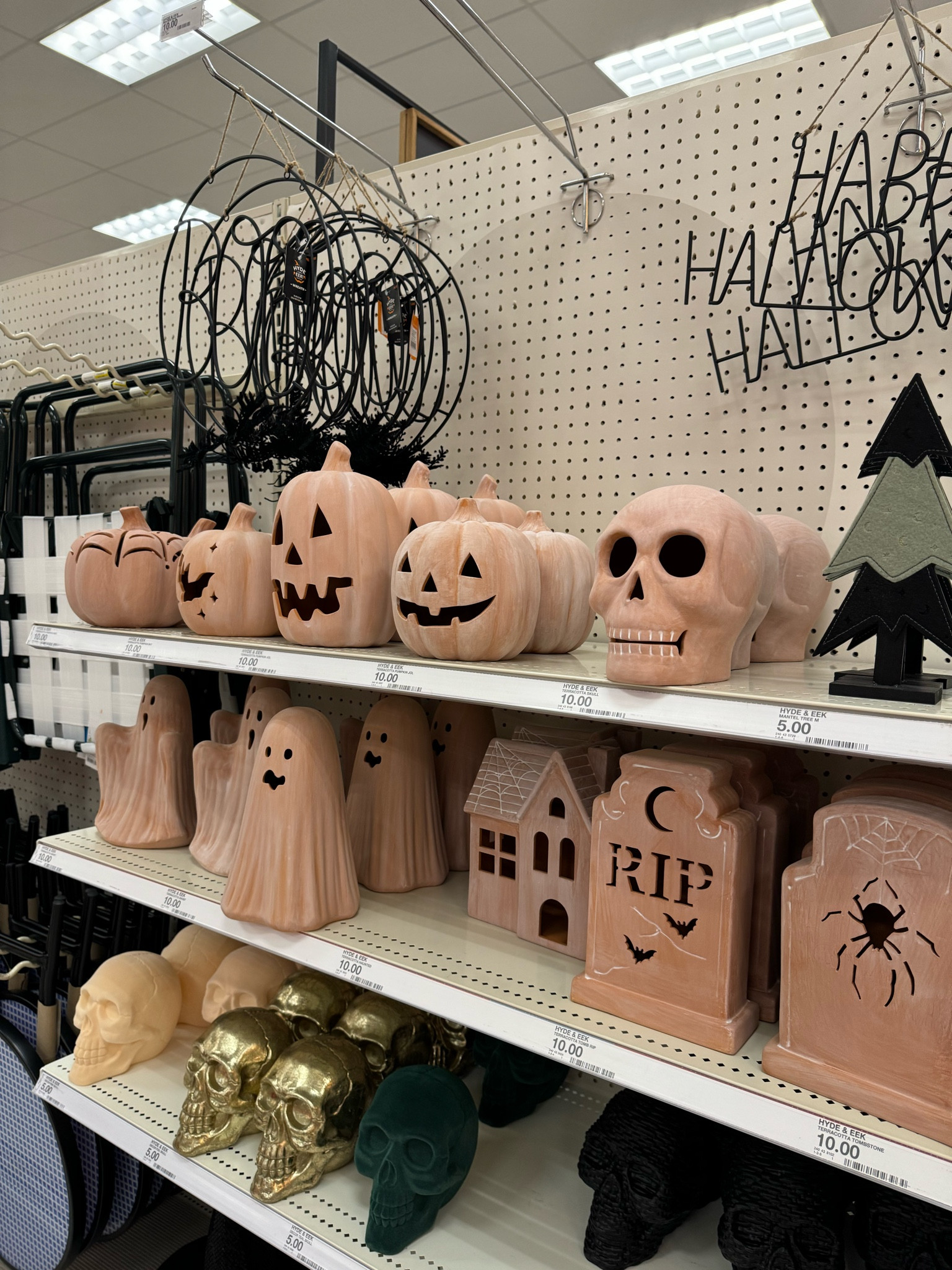 Do not sleep on these Halloween terracotta finds, I’ve got a feel these will go quick! 💀 🎃 👻 Which one is your fav? #HalloweenDecor #HalloweenFinds #HalloweenTerracotta #HalloweenStyle