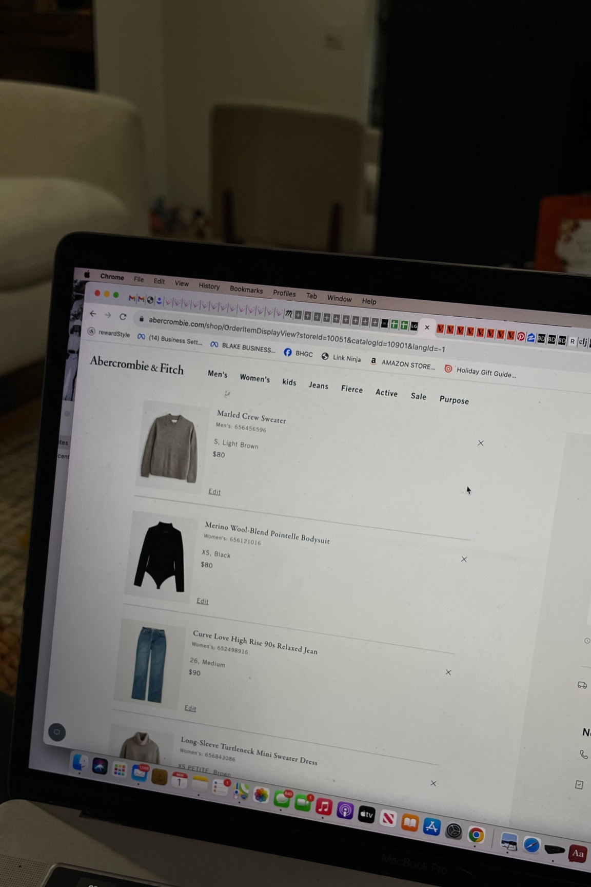 Recent Abercrombie order!! 

I got the jeans in a 26 (I’m usually a 25 but wanted a bit looser fit) 
Tops I got an xs 
Jacket- xs 