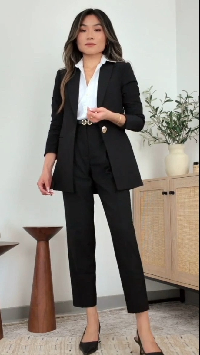 Black & White Work Outfit Idea

▶  my measurements: 5’2” / 100 lbs / 32B / 00 bottoms
▶  watch the full video on YouTube 

Pairing a white shirt with a black suit is the perfect go to for a work setting

#LTKWorkwear #LTKSeasonal #LTKStyleTip