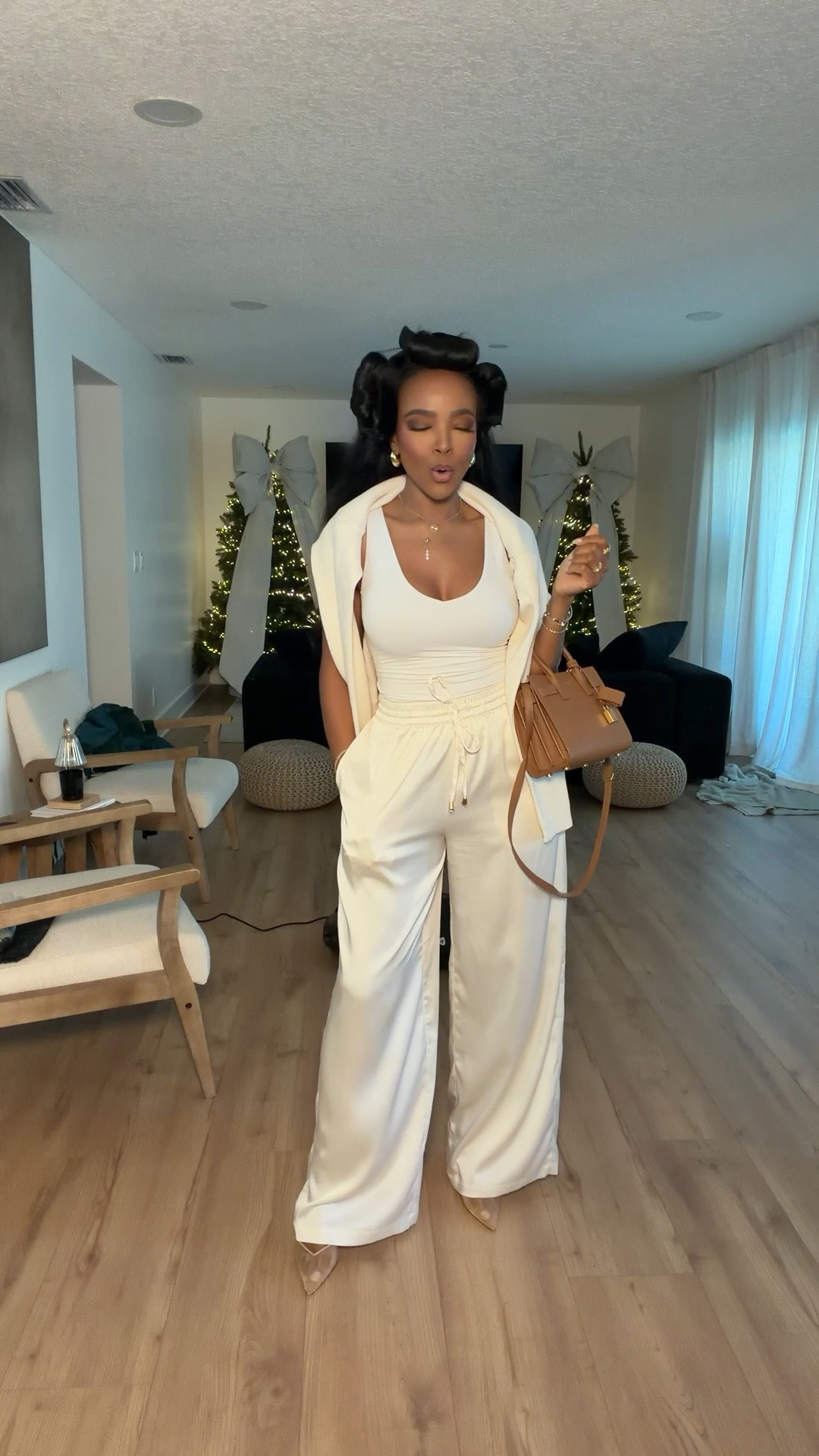 Mom on leisure
Love this luxe look 

#LTKdayinmylife #LTKmomlife #LTKootd