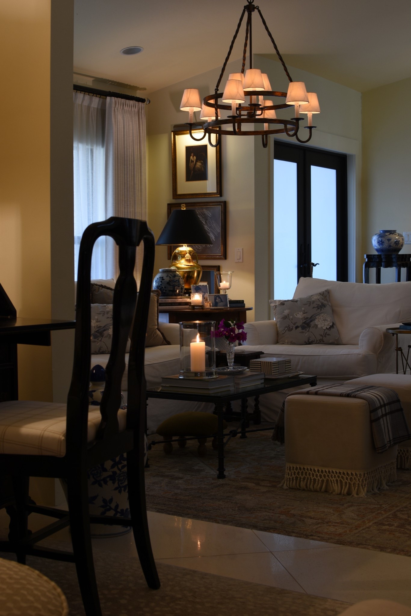 A few living room sources.

Ceiling Pemdant Light. Chandelier. Gold Chandelier. Picture Light. Chandelier Shade. Ottoman. Area Rug. Neutral Home. Lavender Rose Home. 

#LTKHome