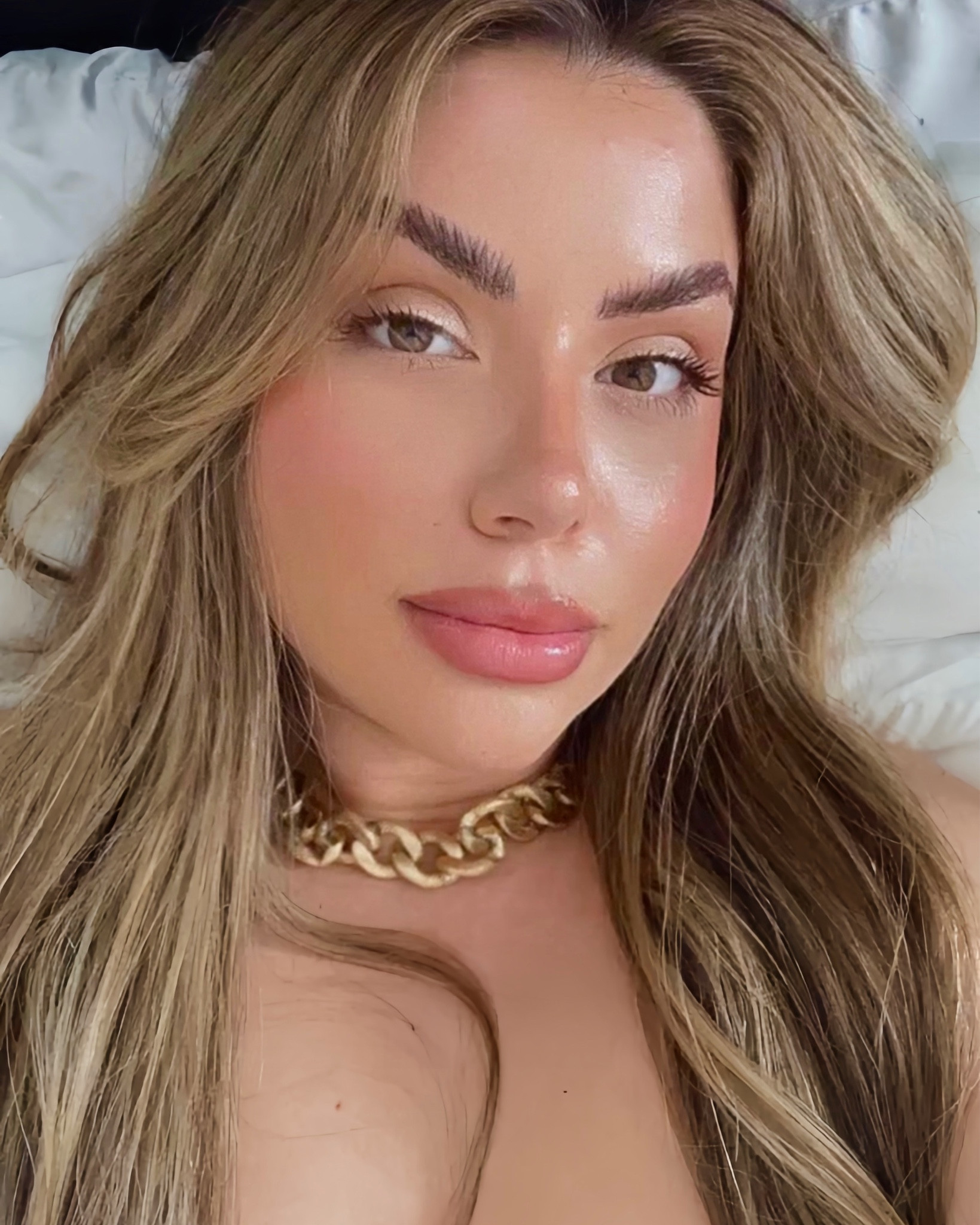 Glowy natural makeup ✨

#LTKmidsize #LTKbeauty #LTKsalealert