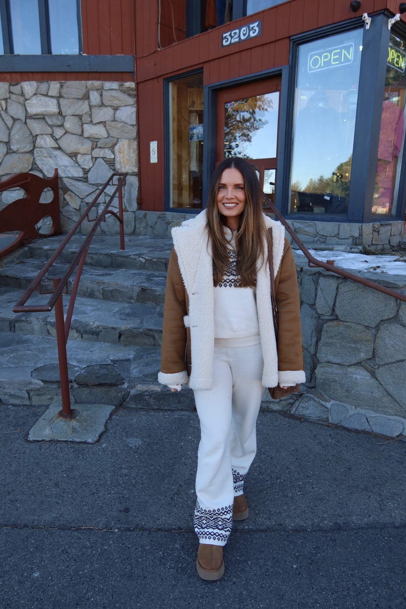 My aerie set is 25% off!✨ my original jacket is OOS, linked a couple similar options!

tts medium

aerie, aerie sale, casual style, matching set, teddy coat, uggs, platform uggs, Britt Horton, California 

#LTKFindsUnder100 #LTKFindsUnder50