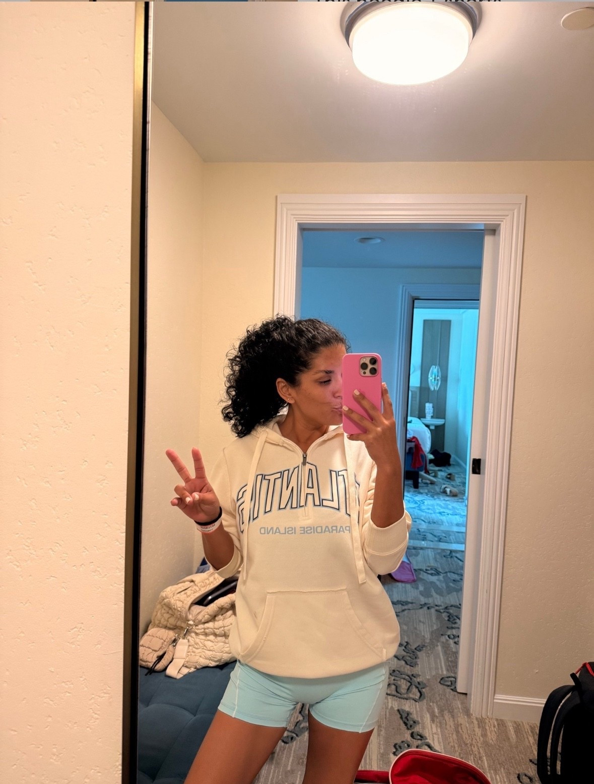 ✨ If cozy-but-cute is your vibe, you need this look in your closet!


#lululemon #sweater #women


#LTKdayinmylife #LTKootd #LTKHoliday