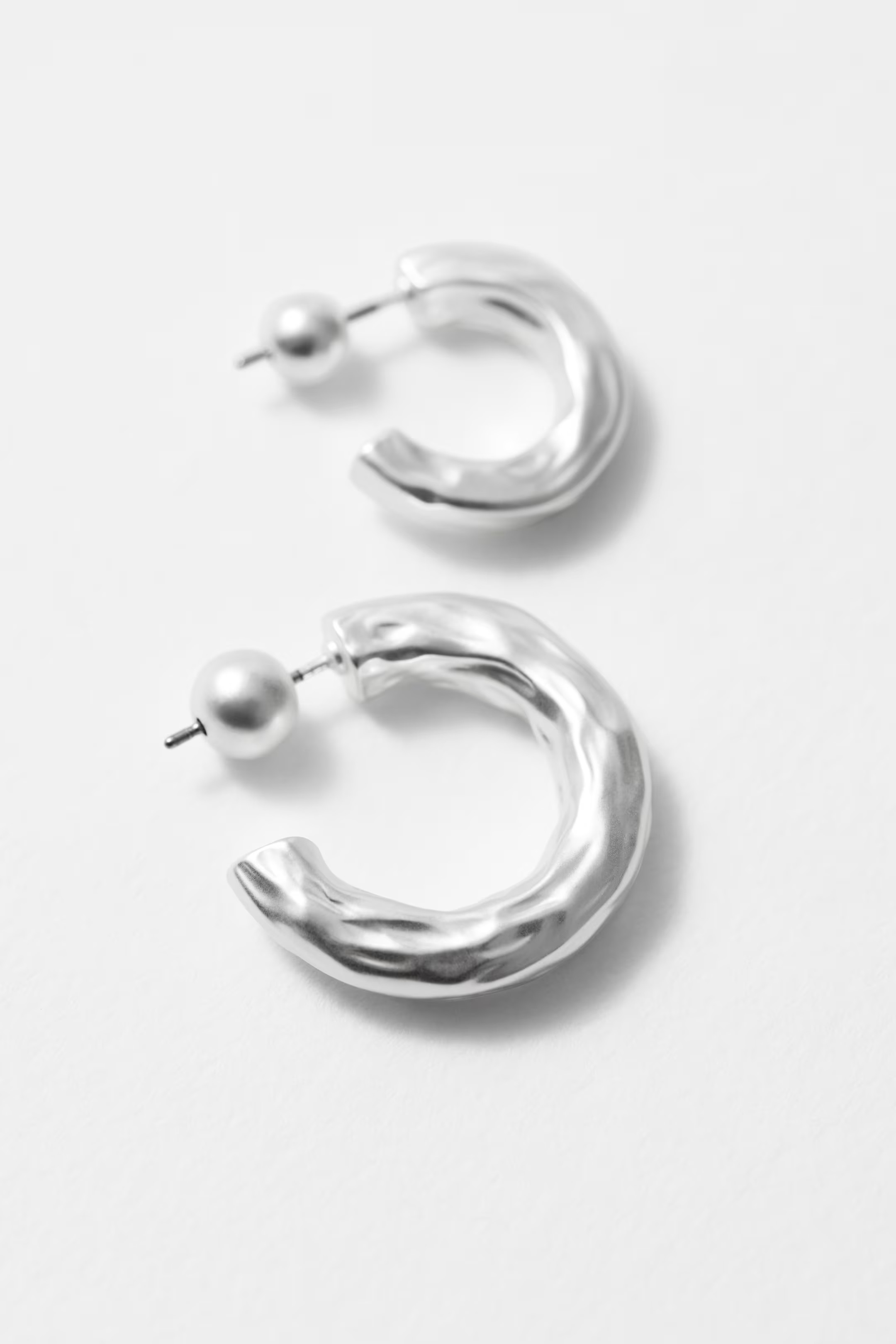 Set van oorringen met textuur | H&M (DE, AT, CH, NL, FI)