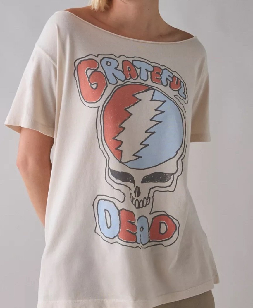 NEED this graphic tee!! 

#LTKStyleTip #LTKFindsUnder100 #LTKFindsUnder50