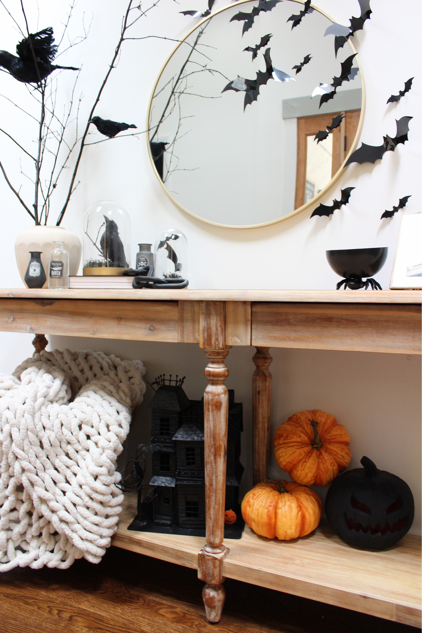 Halloween entryway #halloween #halloweenentryway #entryway 

#LTKhome #LTKHalloween #LTKHoliday