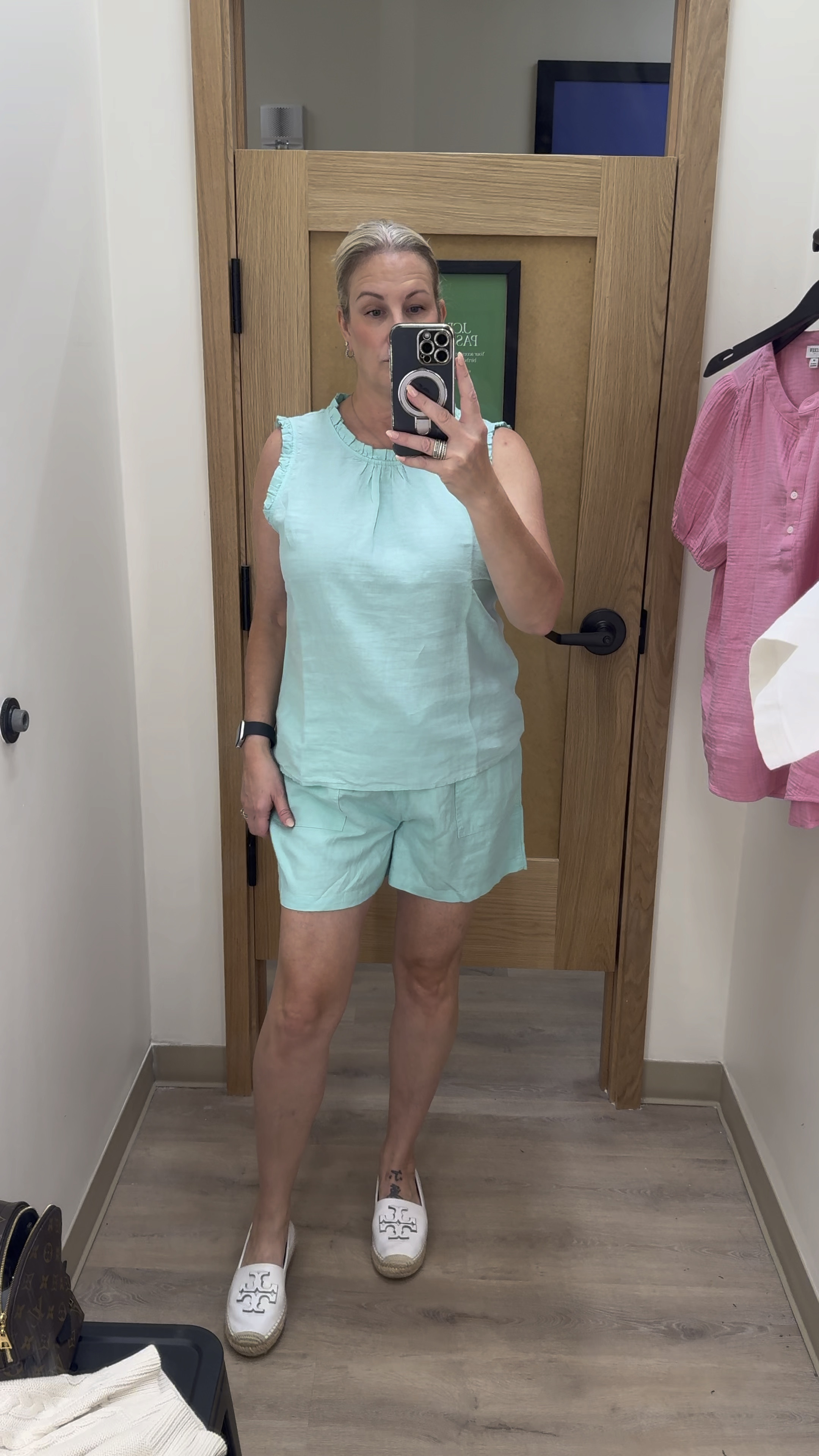 Totally loved these Linen blend shorts!  Elastic waist band and not tight around legs.  Really comfy and come in lots of colors
 

#LTKStyleTip #LTKOver40 #LTKMidsize