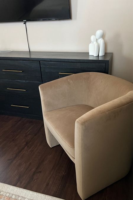 The famous target chair 🙌🏼 in brown velvet. So beautiful, and comfortable. 

velvet accent chair, organic modern, luxe, luxury, barrel back, modern chair, black wood dresser, RH, target home, living room, bedroom, home ideas, glam 

#competition #bedroom #livingroom #ltkfind 

#LTKFind #LTKhome
