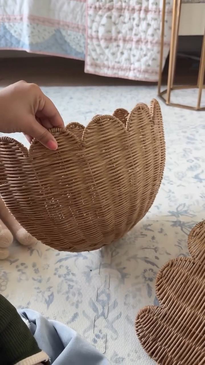 Comment “LINK” and I’ll send you these hanging baskets ❤️

I loveee how cute the look in Mimi’s room!