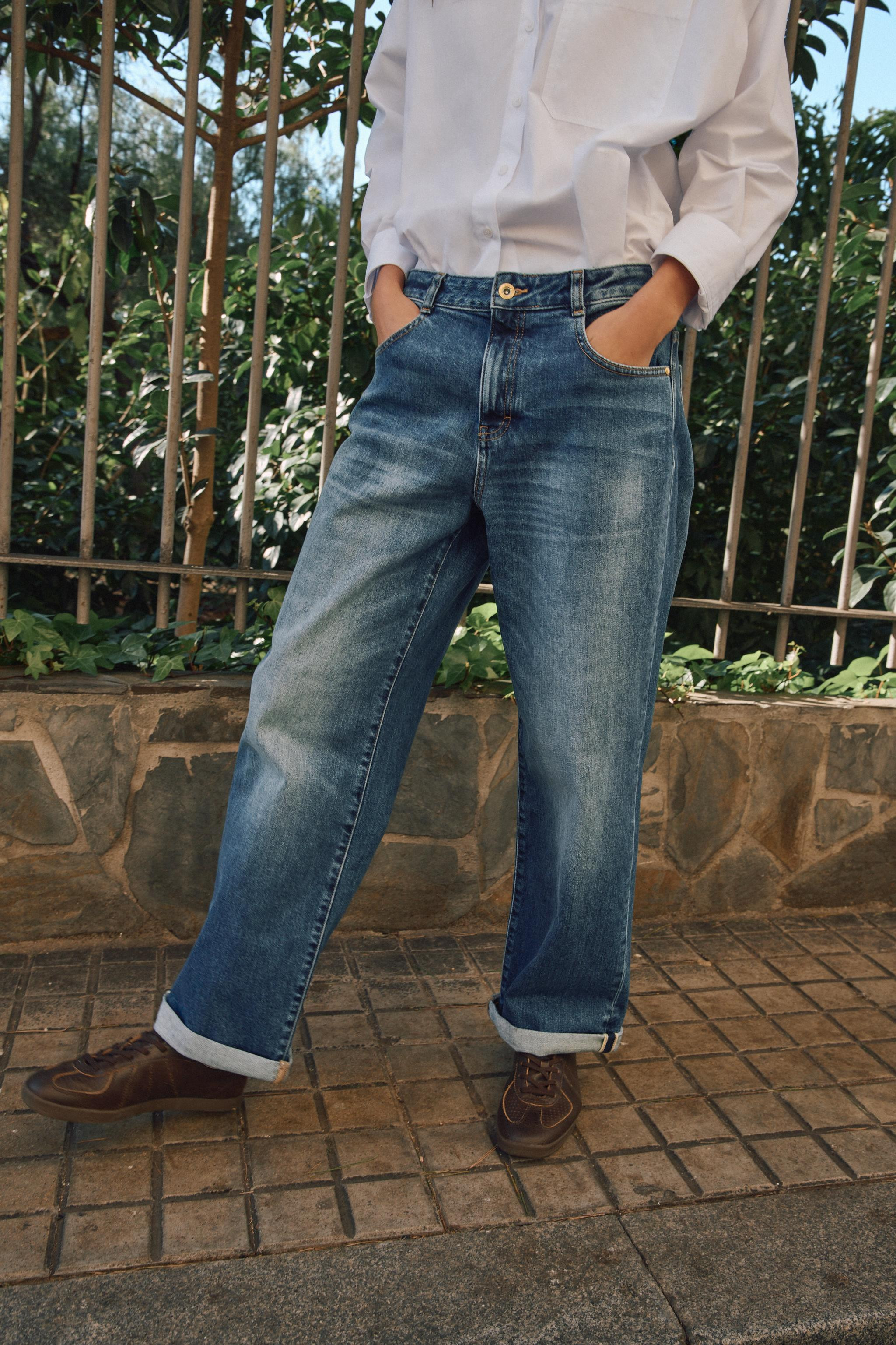 Z.07 RELAXED FIT HIGH WAISTED TURN-UP JEANS | Zara US