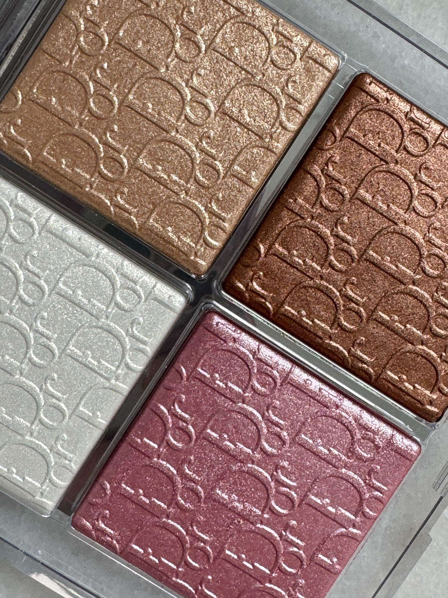 One of my birthday gifts this year was the Dior Backstage Glow Face Palette in the shade 001 universal. I haven’t tried it yet on my face but the colours look amazing 😍

#LTKeurope #LTKnederlands #LTKbeauty