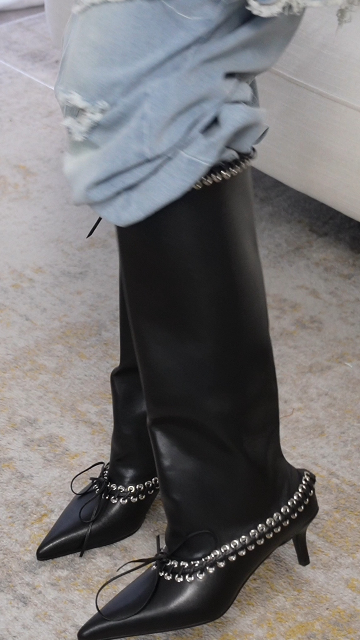 obsessed with these boots from amazon 🔥 these boots will easily elevate any outfit they just look so expensive ! these boots from amazon are definitely must haves 🖤 | #amazonfashion #amazonaccessories #amazonfashionfinds #blackboots #chynahj 