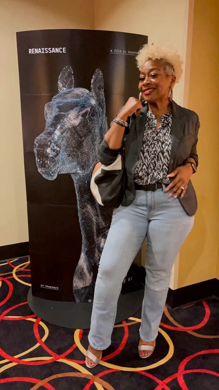 Fabulous night out with my mini! Renaissance film, dinner, and too many laughs! 🥰❤️
Jeans: @luckybrand 
Shoes: @sam_edelmam/ @nordstrom 
Bag: @fossil 

#LTKover40 #LTKsalealert #LTKworkwear