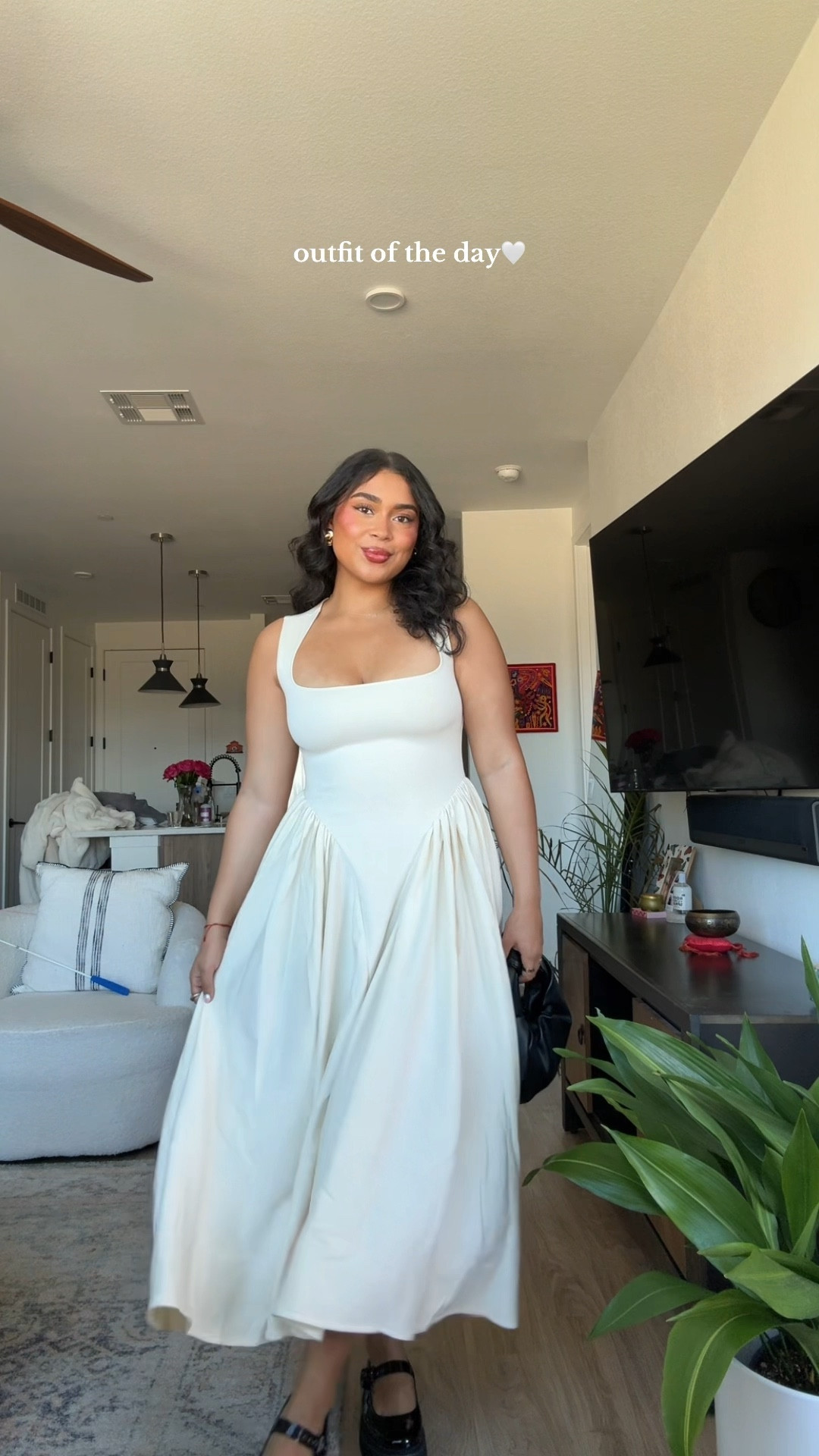 Meshki dress🤍🪽has the dreamiest look to it! SO stretchy & comfy, wearing a M (if runs true to size) 