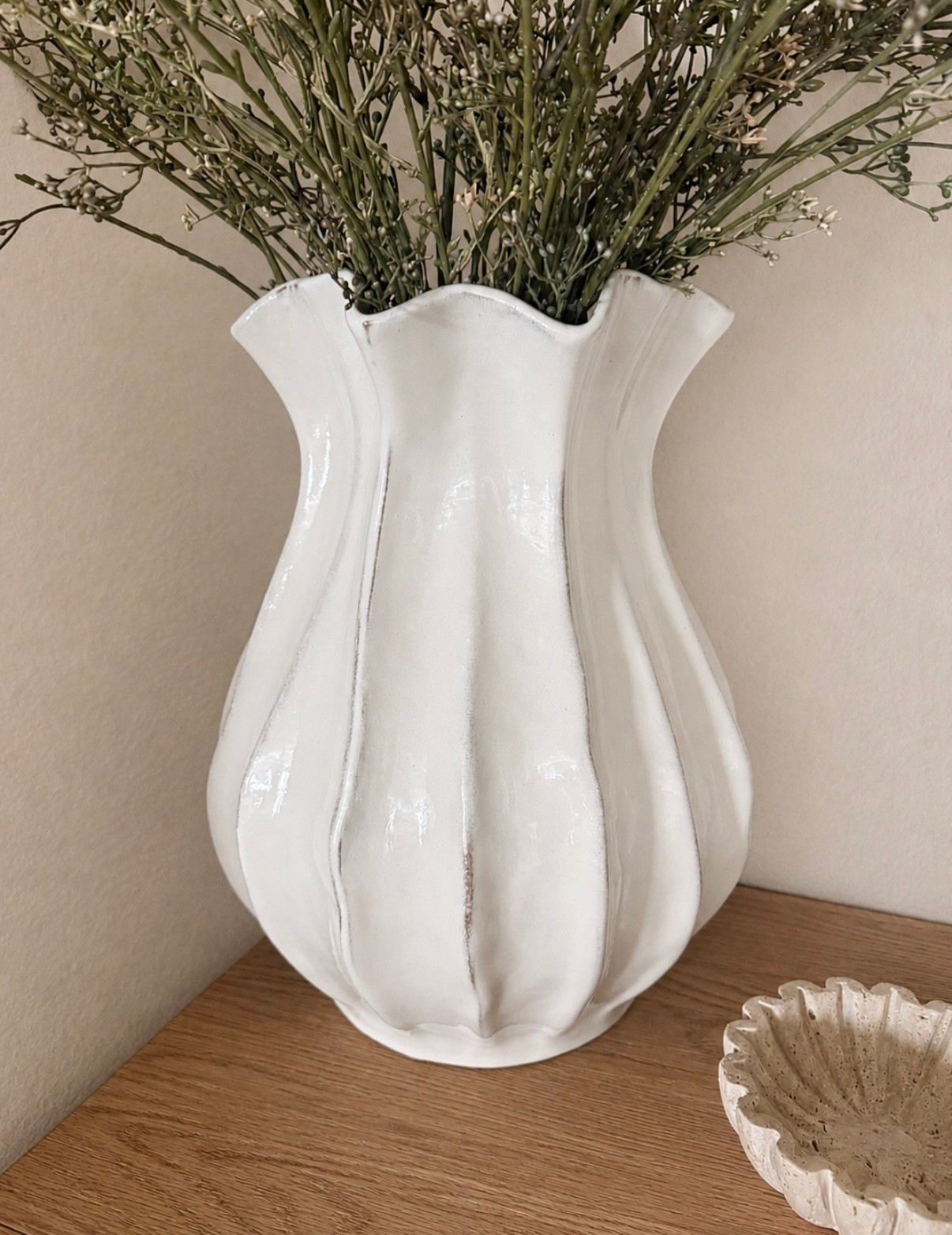 ✨ 1:30 PM PST and one of the MOST popular vases is finally shipping again 👏

I swear this one keeps selling out every time it restocks 

such a good designer-looking piece for consoles, shelves, kitchen counters, or dining tables 🤍

#LTKHome #LTKSaleAlert #LTKmomlife