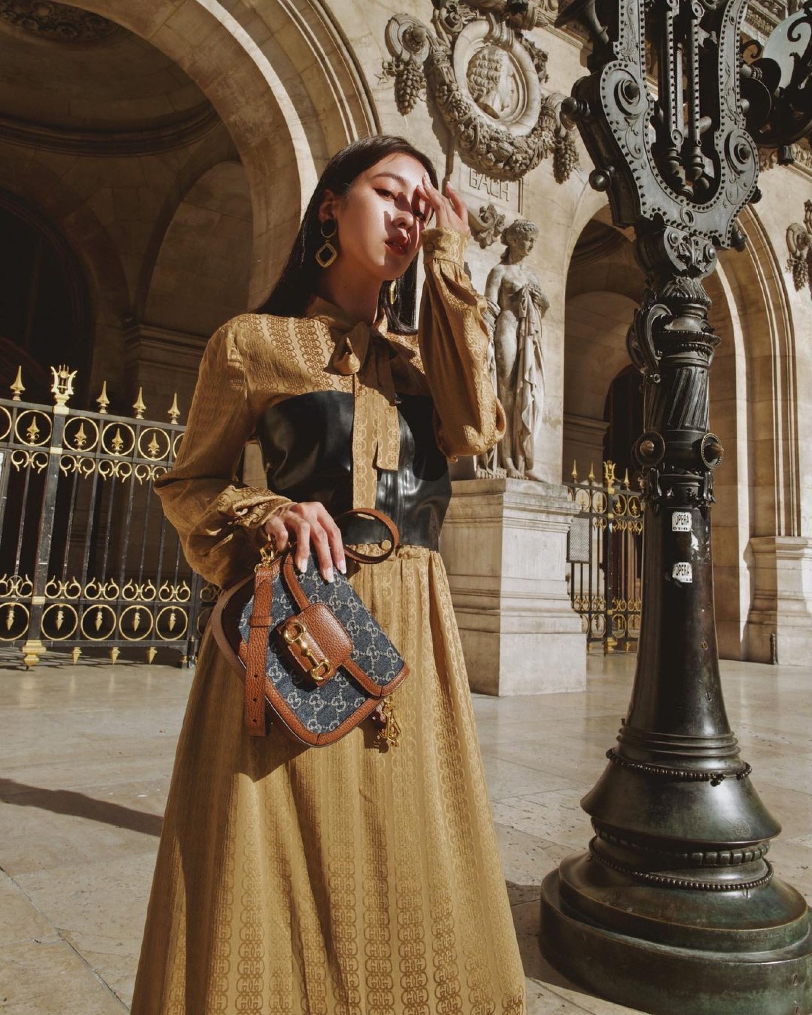 結束整個歐洲工作之旅了🫶🏼
但，我的巴黎大小事分享
還沒結束～😆
我會推薦的飯店、民宿、餐廳、
咖啡廳&我的愛店
甚至桌布☺️

我絕對會一一的分享給你們
一個都不私藏～～～～
但等等我啊！照片太多了😂😂😂

所以！！！
這幾週還是要持續關注我的動態唷☺️

最後，這個包好美
又復古又奢華，好適合這裡呀🫶🏼

@gucci #gucci
#LTKtaiwan #LTKasia

#LTKstyletip #LTKitbag #LTKtravel