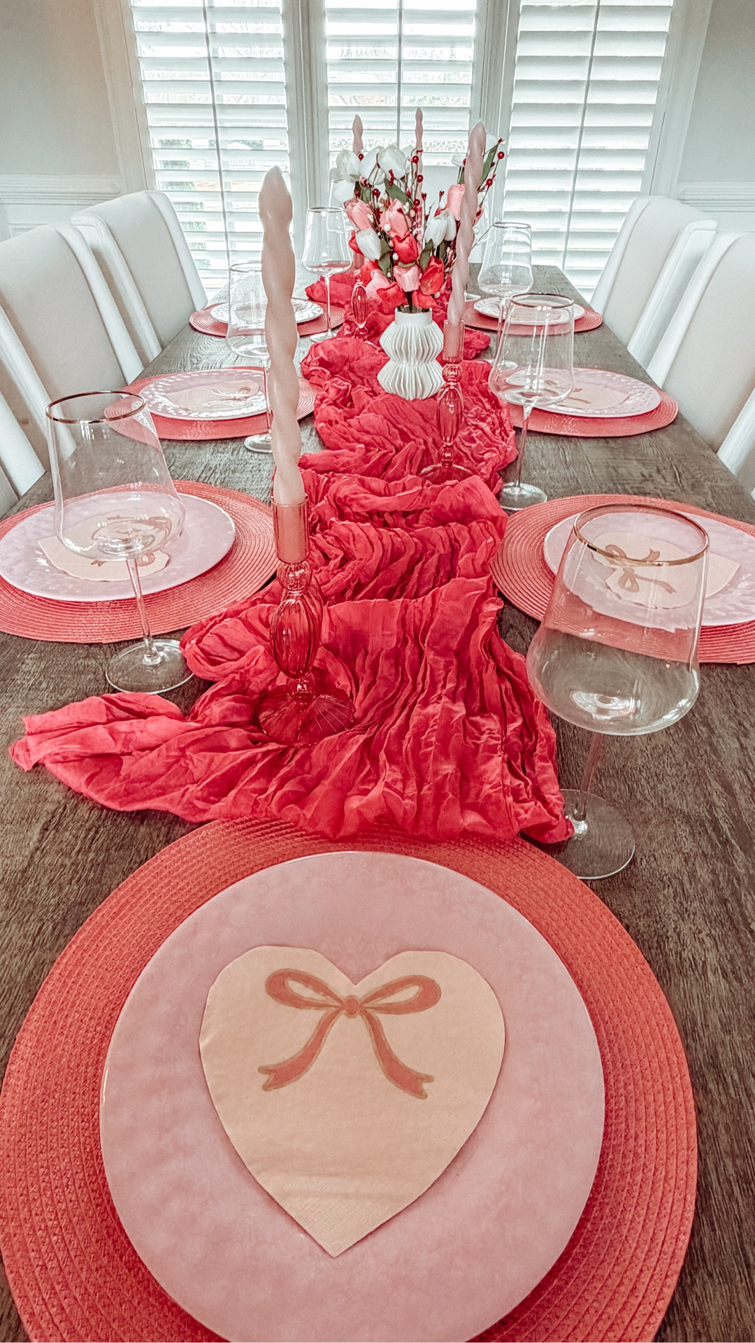 Valentine’s Day home decor refresh 💘
Dining room + entryway decor styled with soft pinks, reds, and neutral accents that layer beautifully.

#ValentinesDayDecor #HomeDecorInspo
#SeasonalDecor #EntrywayDecor #HomeRefresh

#LTKFindsUnder50 #LTKSeasonal #LTKHome