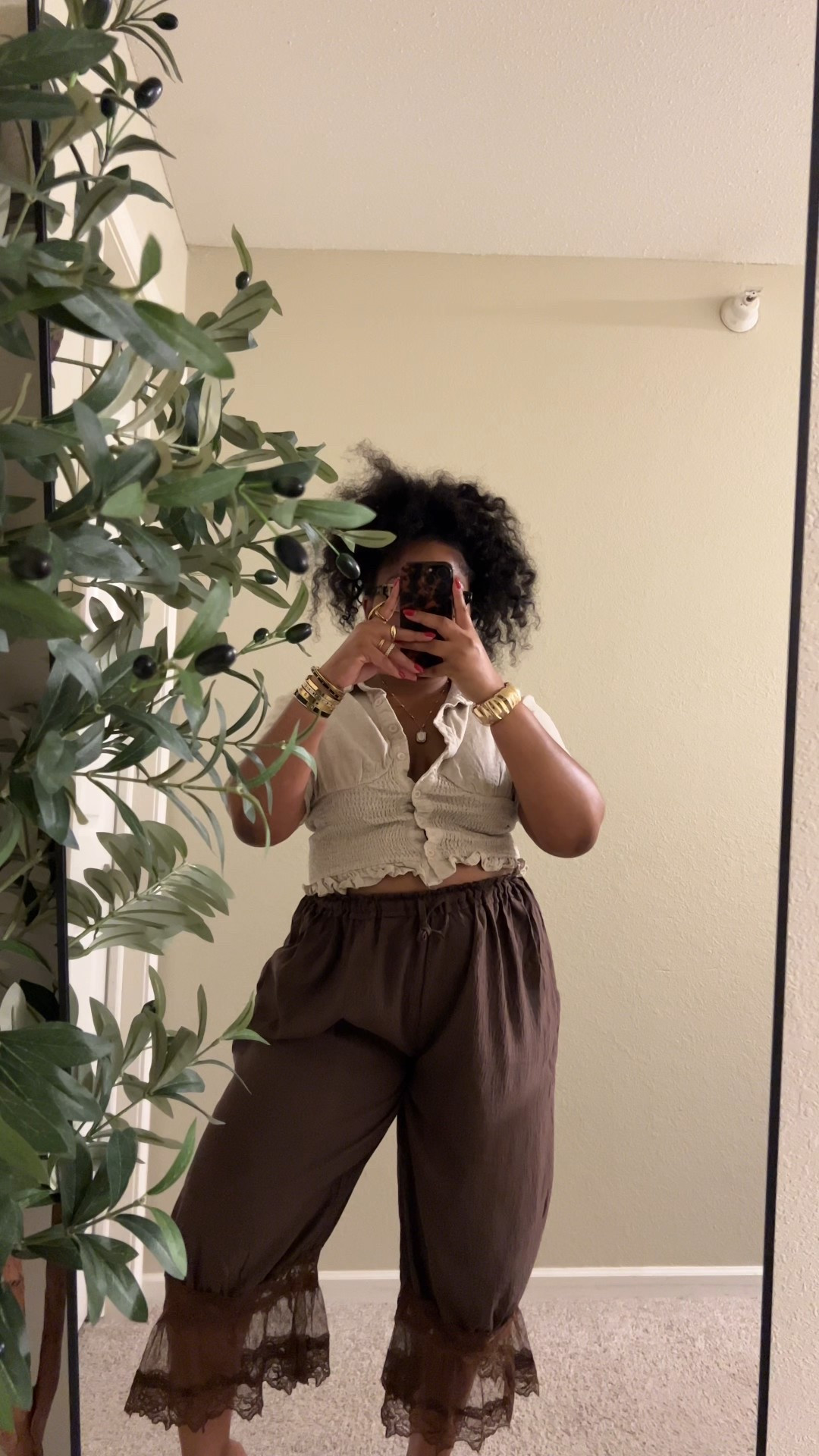 Mid-size outfit inspo. I’m loving these ruffle bloomer pants, the lace detail at the hem is such a cute touch! They’re the perfect mix of chic + comfy, easy to dress up or down. 

#LTKPlusSize #LTKMidsize #LTKStyleTip
