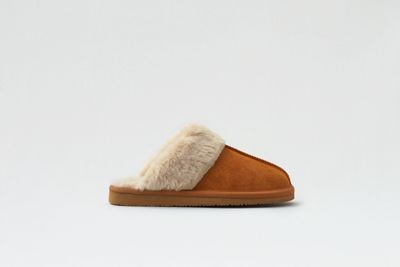 Minnetonka Chesney Scuff Slipper | American Eagle Outfitters (US & CA)
