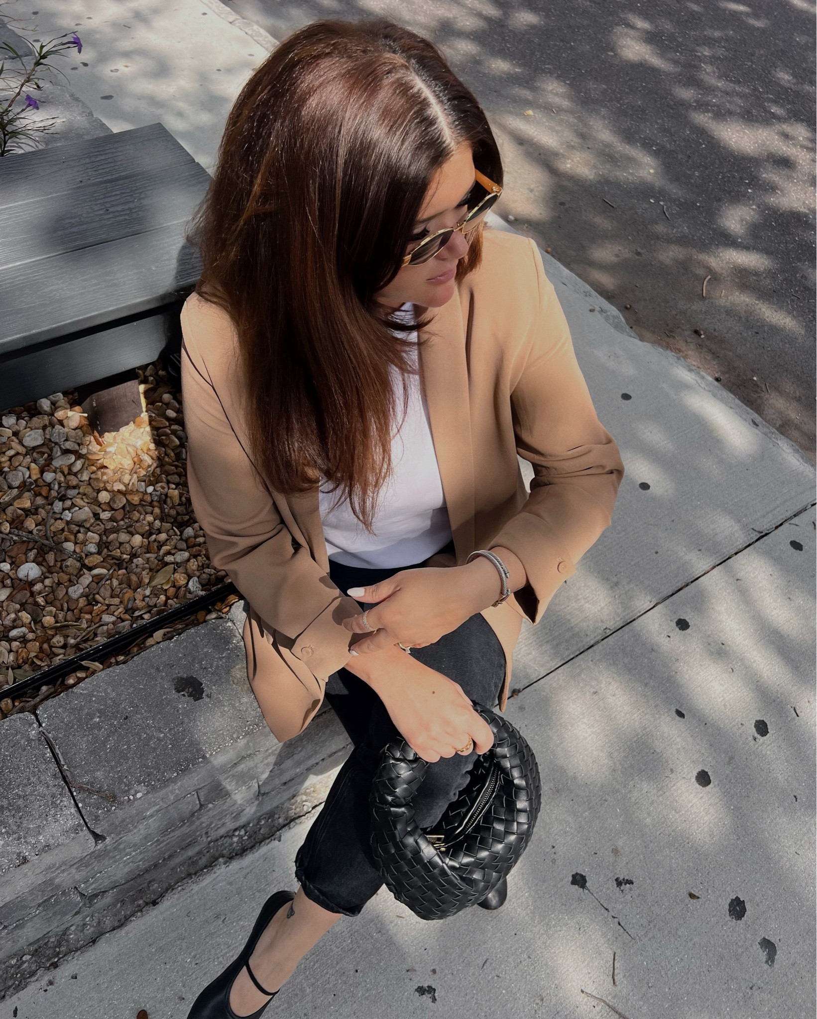 Tan Blazer/ White Tee / straight black jeans/ flats/ shoulder black bag 

#LTKMidsize #LTKStyleTip #LTKSeasonal