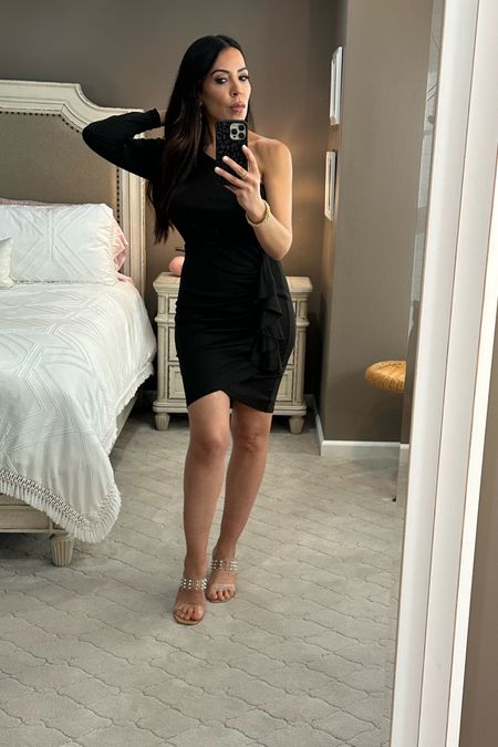 Who doesn’t love the appeal of the one-shoulder dress?! This one makes an even bigger statement in a long sleeve. The ruffe on the front hides any flaws in the tummy area. G-E-T it!!! Did I mention it’s true to size, Amazon Prime and great quality?! I’m wearing it in a small. 🖤🖤🖤🖤🖤🖤🖤🖤🖤🖤🖤🖤🖤🖤🖤🖤

#LTKfit #LTKshoecrush #LTKunder50