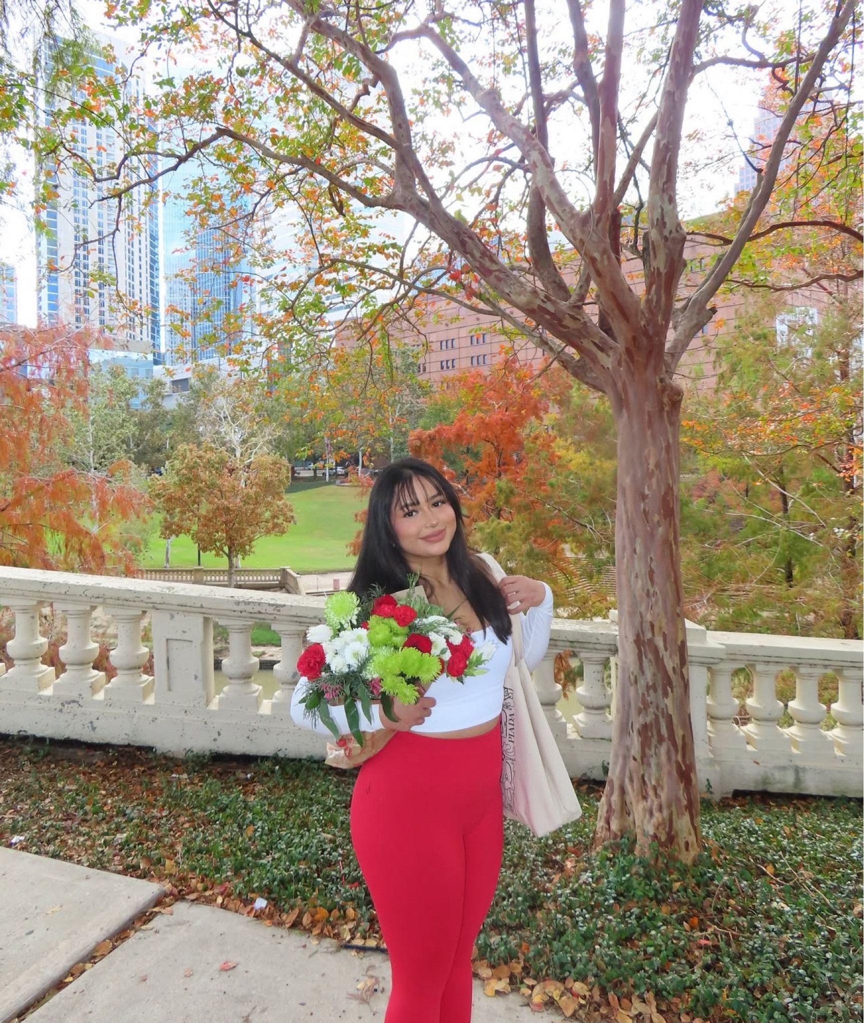 I already put in my order for another pair of these leggings because they make you look so good 😭

#LTKStyleTip #LTKBeauty #LTKFitness