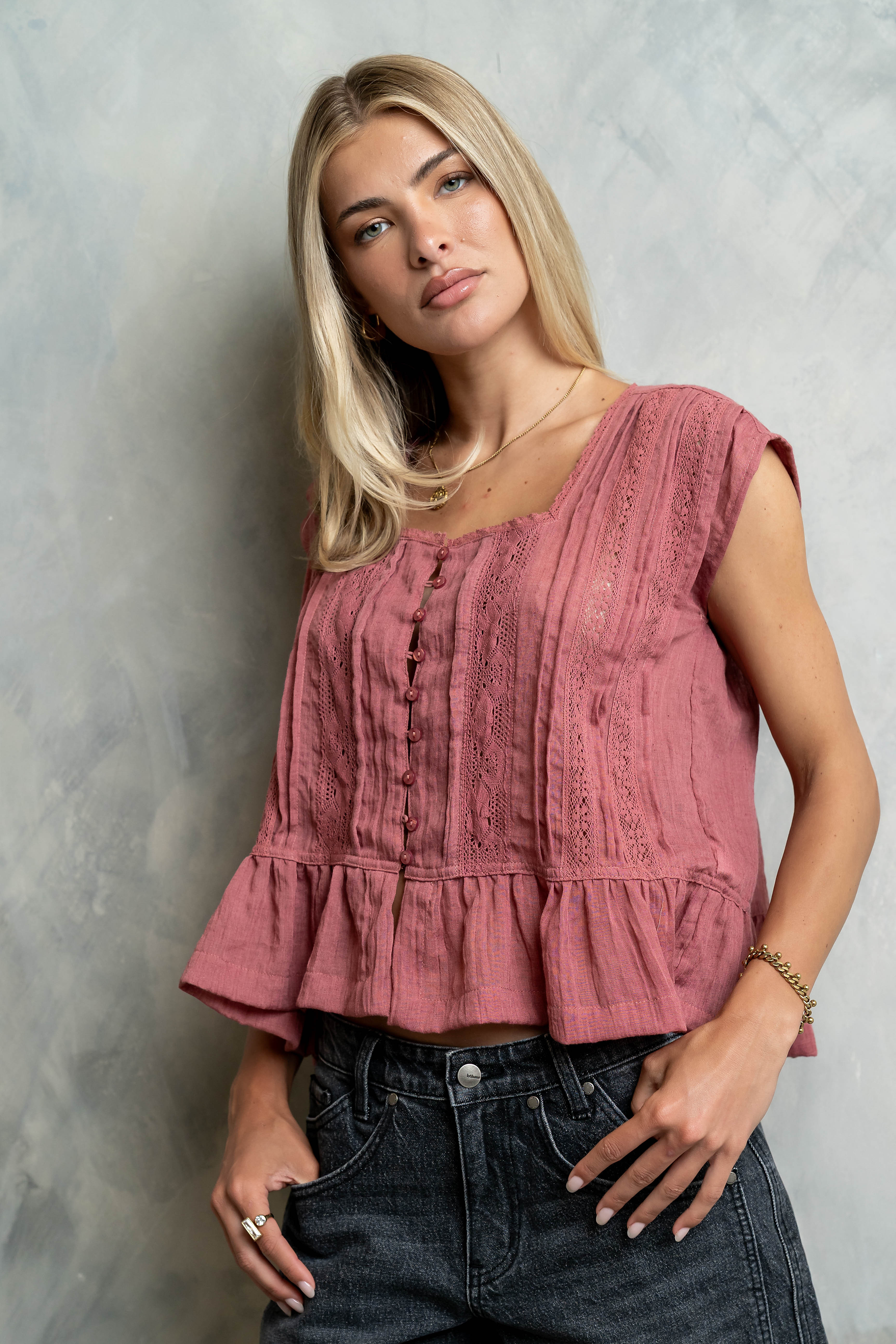 Kinzley Oversized Lace Top in Berry | Böhme US