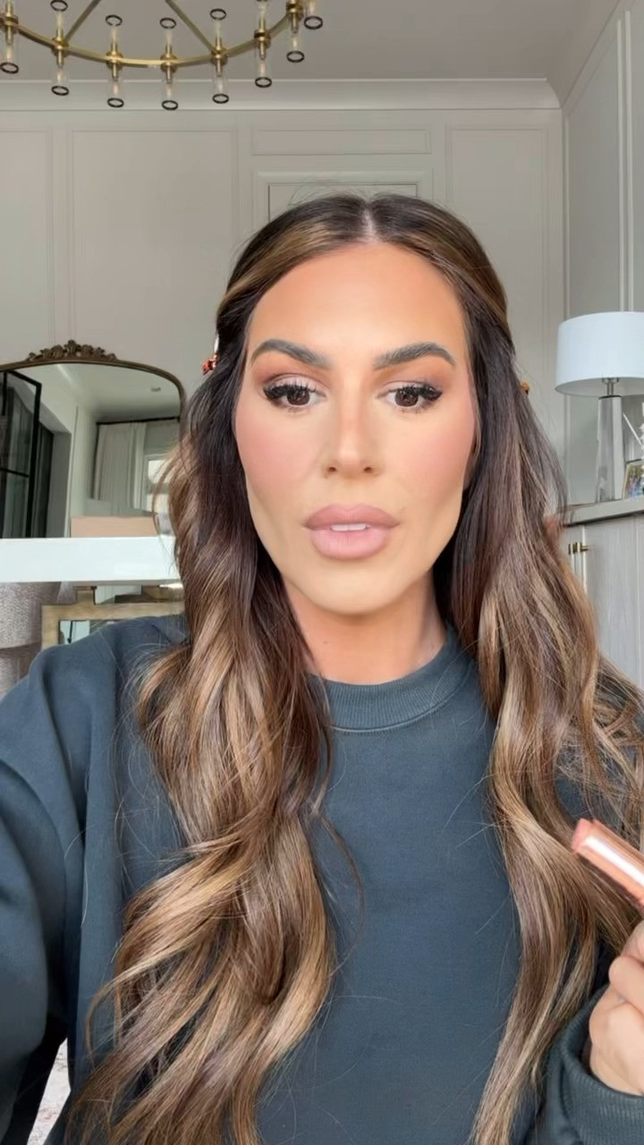 shades:
MF Liner- limitless brown
Too faced Liner- cinnamon swelll 
Lipstick- Kim kw 
Lip gloss- fenty fussy 

@sephora #sephorapartner

 

#LTKBeauty