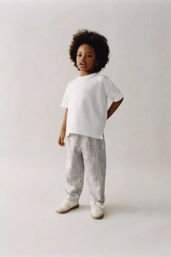 Straight-leg trousers with an elastic waistband and adjustable drawstrings at the front. Rear pat... | Zara UK