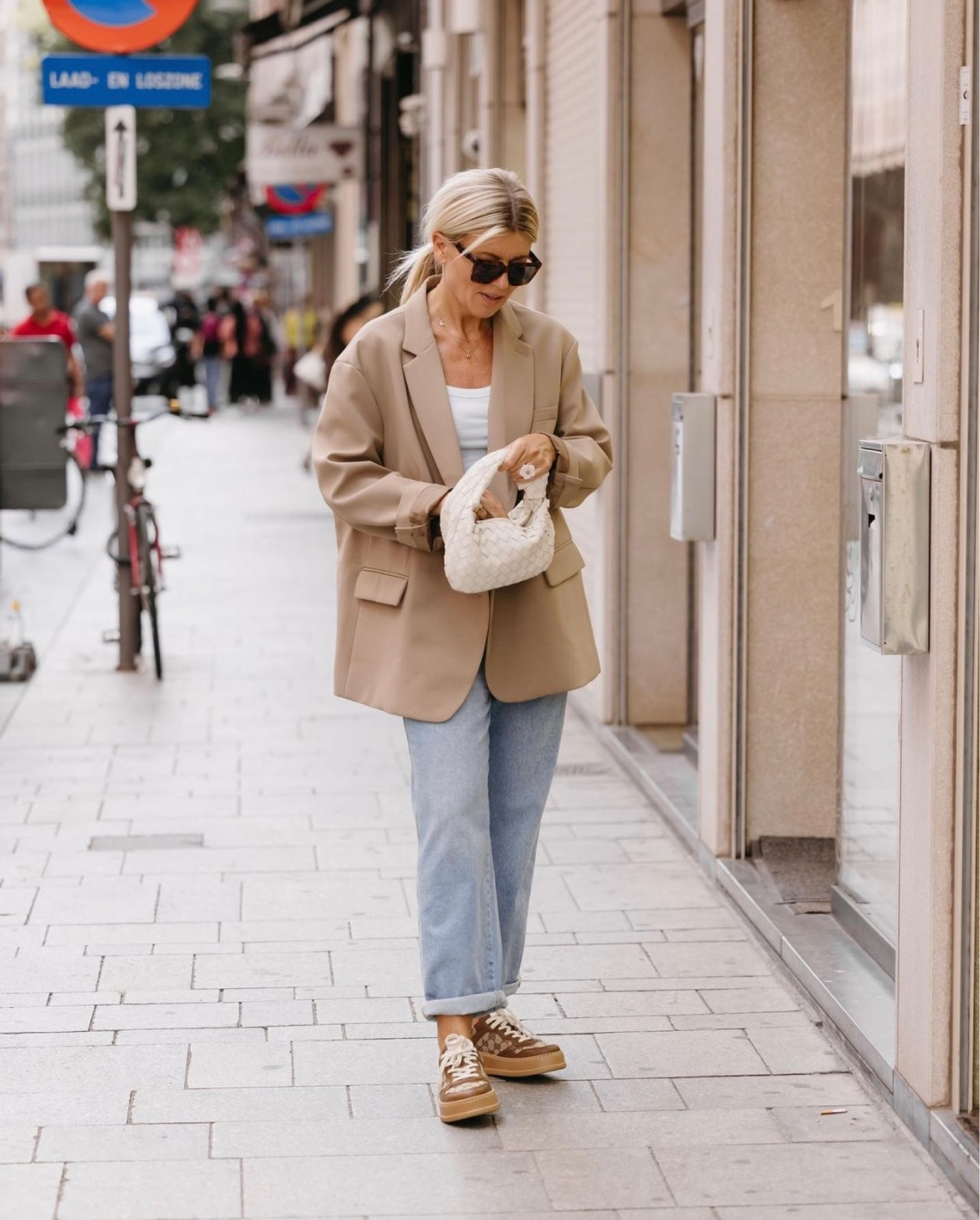 Oversized blazers, the trend of the moment. 

#LTKshoecrush #LTKstyletip #LTKFind