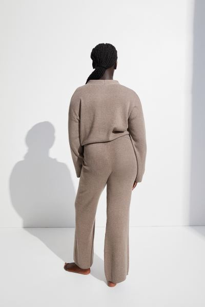 Pantalón acampanado - Beige - MUJER | H&M ES | H&M (FR, IT, ES, PT, BE)