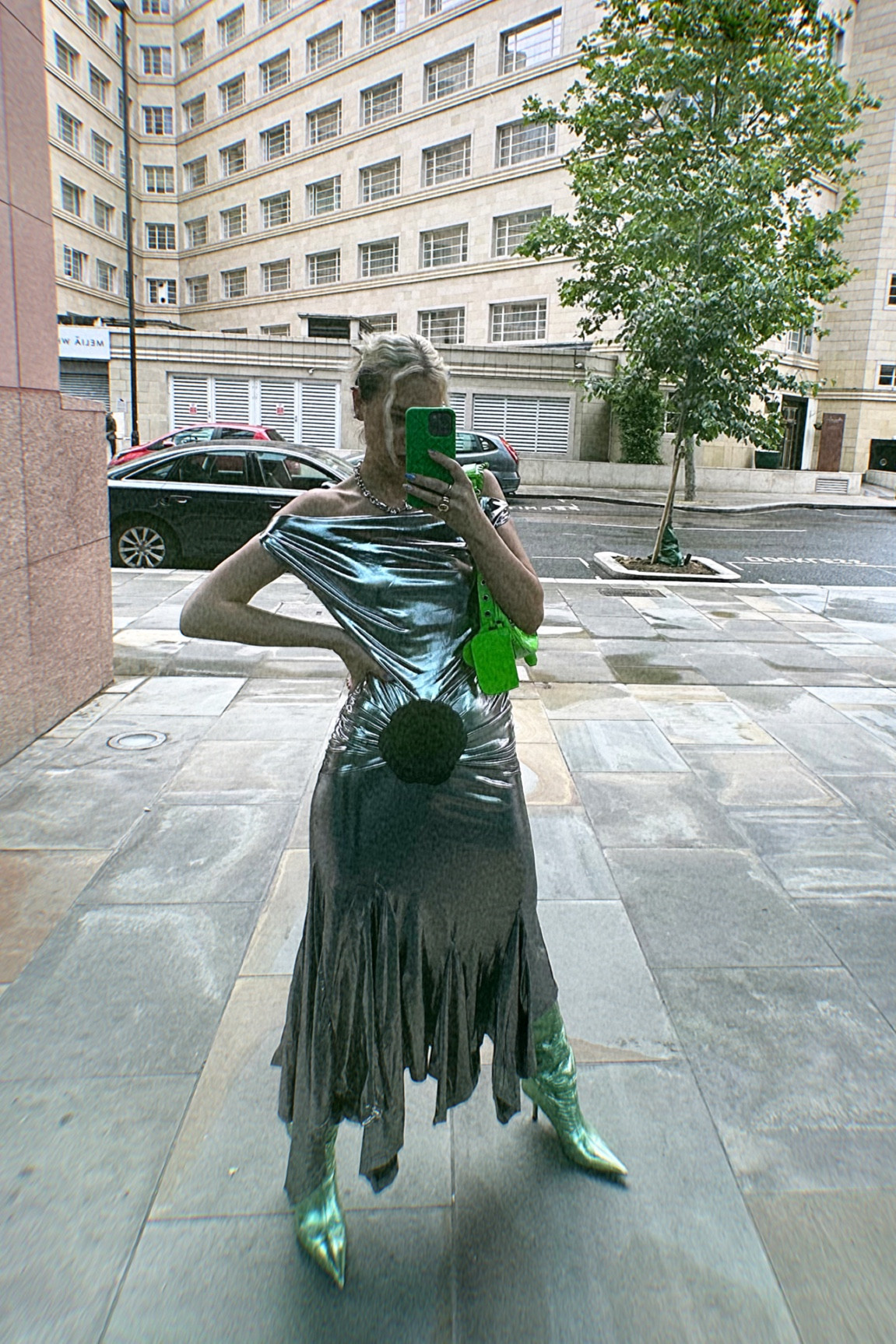 Metallics are having a major moment and I like to incorporate this trend either in a reduced portion to add some glam to my casual looks or, like here, to go all in with metallics from head to toe. You can play around with metallics perfectly, total gold or silver looks are striking but if you’d like to go for a more playful look you can mix them with metallics in pastel shades. 

#LTKeurope #LTKFind #LTKstyletip