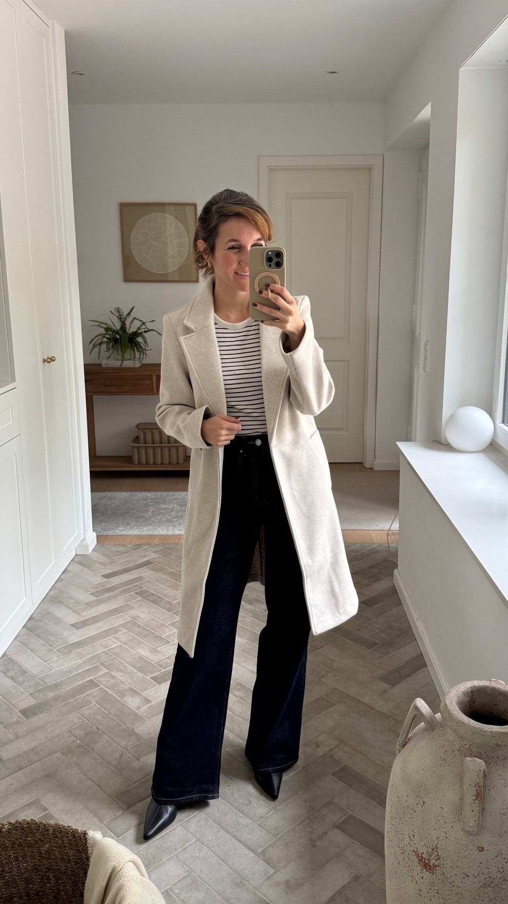 Wie schön ist bitte dieser Mantel? 😍 Für 35€ echt ein Schnäppchen und gibt‘s noch in braun und schwarz! Trage Größe XS, er ist recht dünn also ideal für die Übergangszeit. Hab ihn mit gestreiftem Pulli und dunkelblauer Jeans kombiniert, wie findet ihr die Kombi?

#LTKdeutschland #LTKautumn #LTKjeans