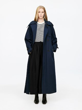 T-shirt en tissu léger LILY – Blanc/Bleu foncé – ARKET FR | Arket EU