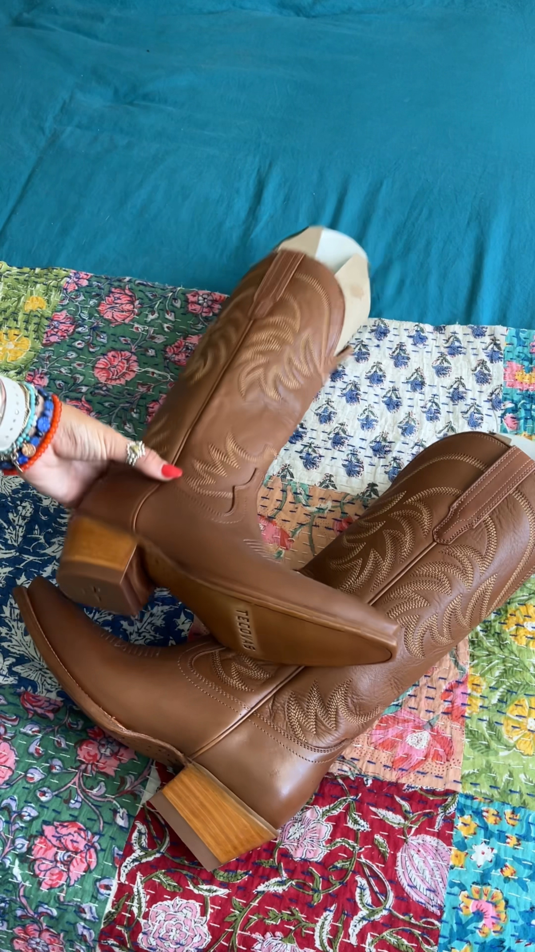 GOOORGGGG BOOTIESSSS🤠🤠

#LTKSummerSales #LTKBeauty #LTKStyleTip