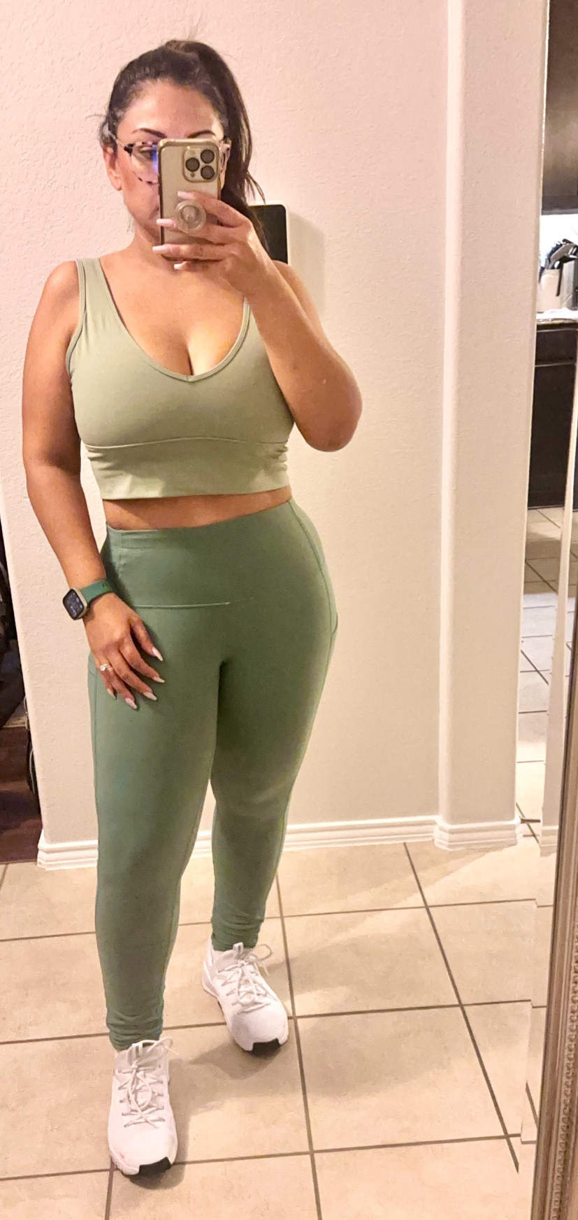 WORKOUT set 

Size: L 

#LTKOver40 #LTKFitness #LTKMidsize