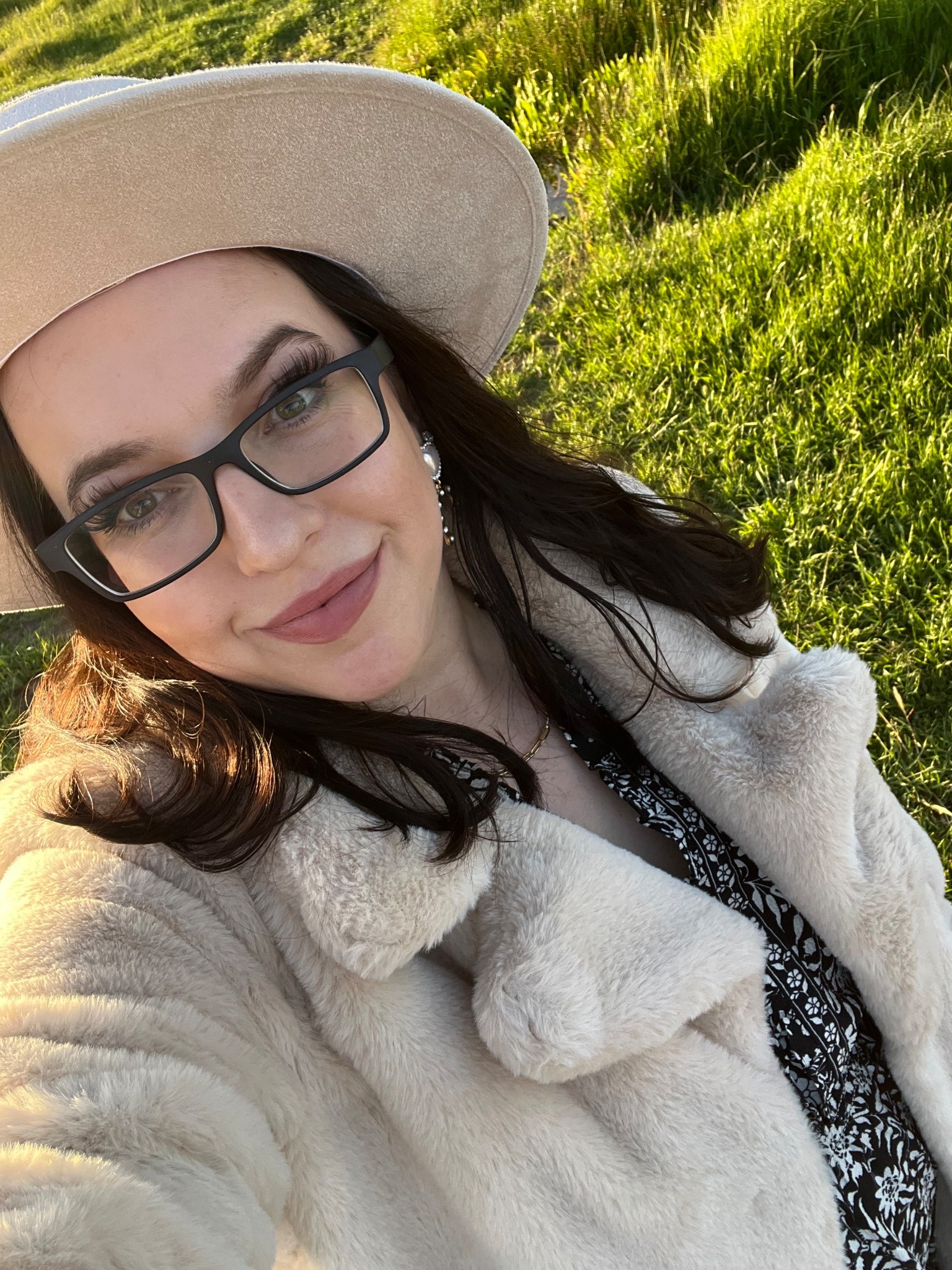 Cream faux fur coat / cream boater hat / matte makeup / gold jewelry / ranch outfit 

#LTKSaleAlert #LTKStyleTip #LTKMidsize