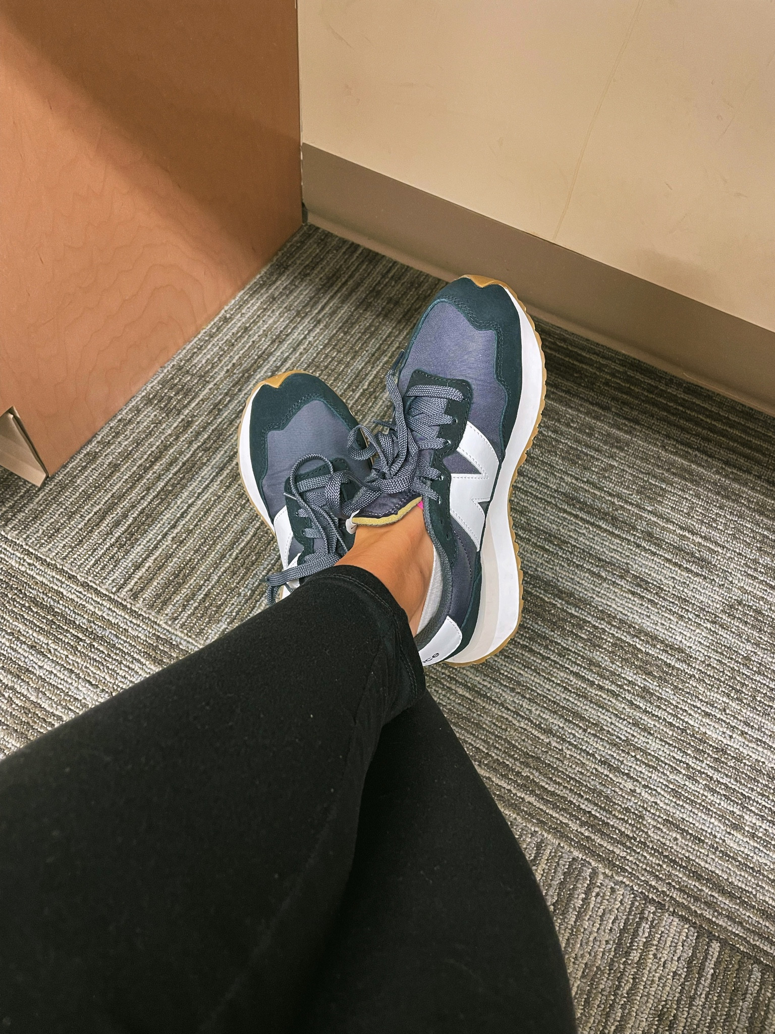 #sneakers #newbalance #springoutfit #workout #famousfootwear #retro

#LTKshoecrush #LTKfit #LTKFind