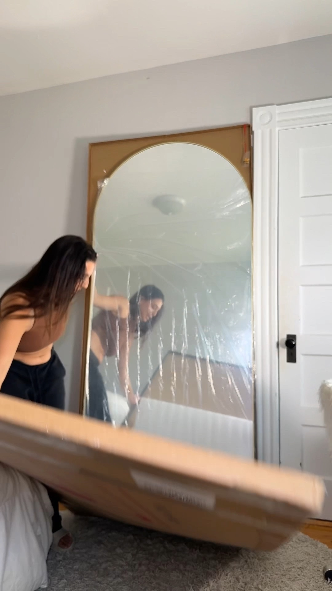 Unbox my new gold framed arch mirror 


#LTKFindsUnder100 #LTKHome