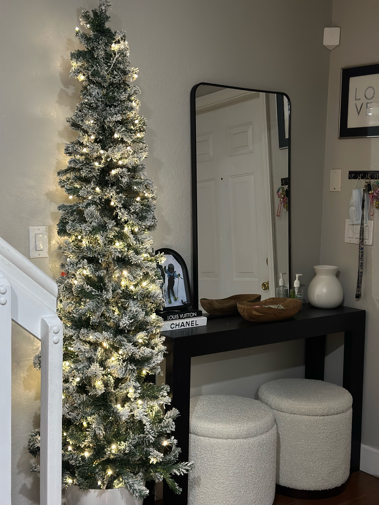 In love with my entry way 


#LTKhome #LTKU #LTKstyletip