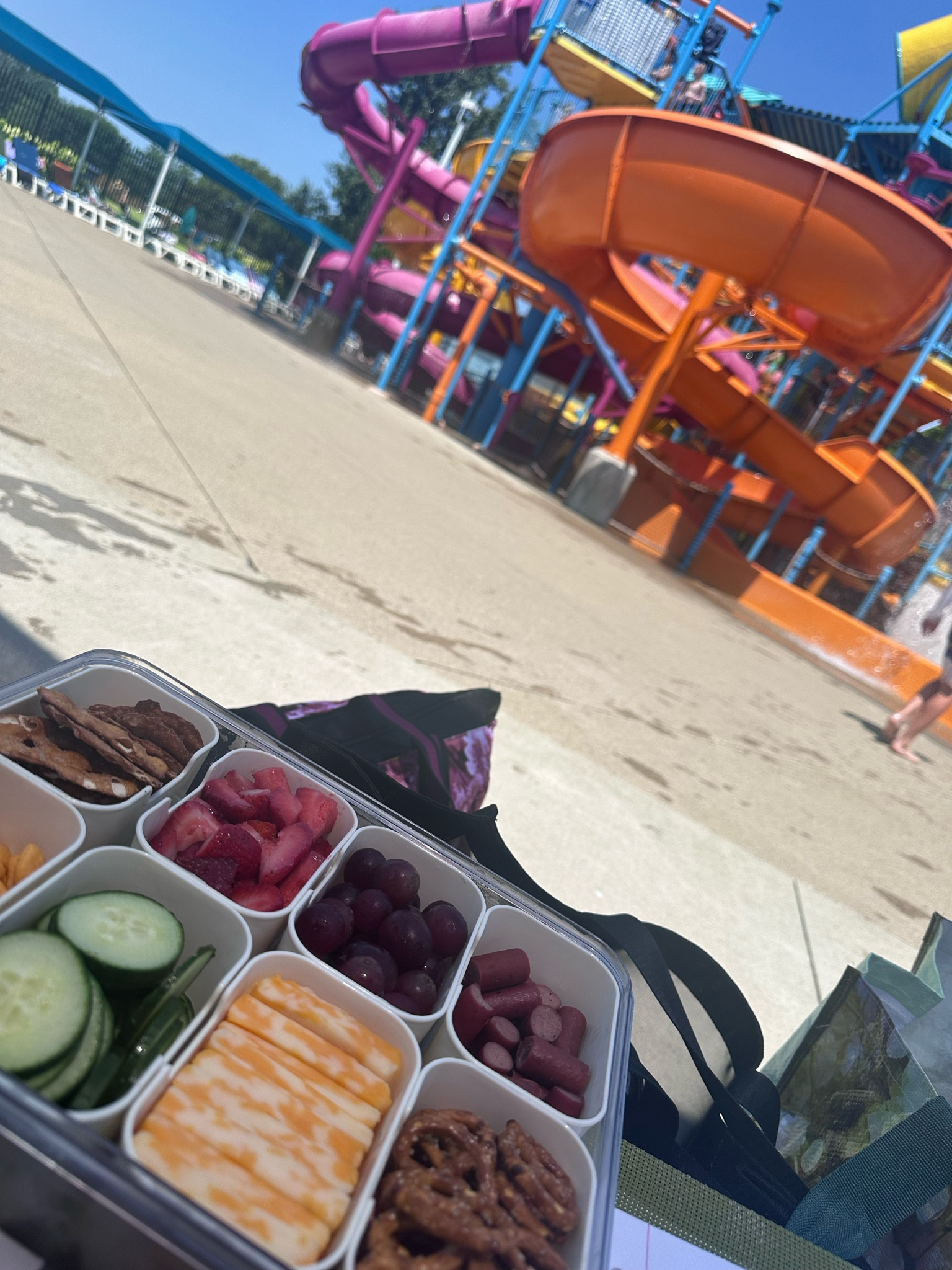 This snack container is great for busy moms ! 
