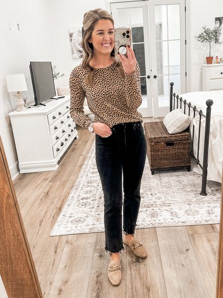 Friday Work Outfit🍂 My sweater is on sale for $35! 
Jeans-linked similars from Madewell (I wear my normal size 24P in their jeans)
Mules- tts 

#LTKsalealert #LTKSeasonal #LTKworkwear