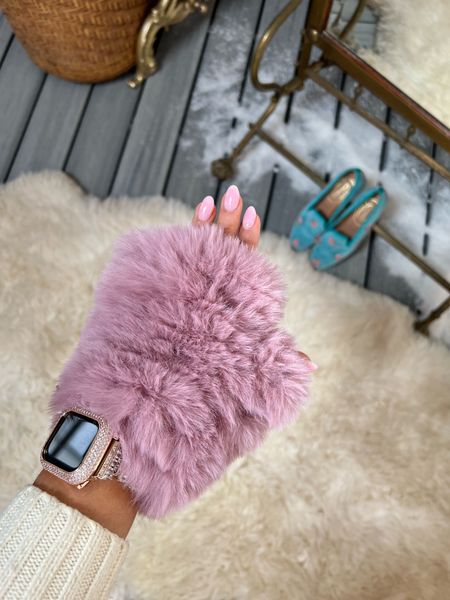 Cozy and cutie gift idea💗✨
#giftsunder50 #gift #giftidea #giftsforher #accessories #jewelry #gloves #winter



#LTKHoliday #LTKGiftGuide #LTKfindsunder50