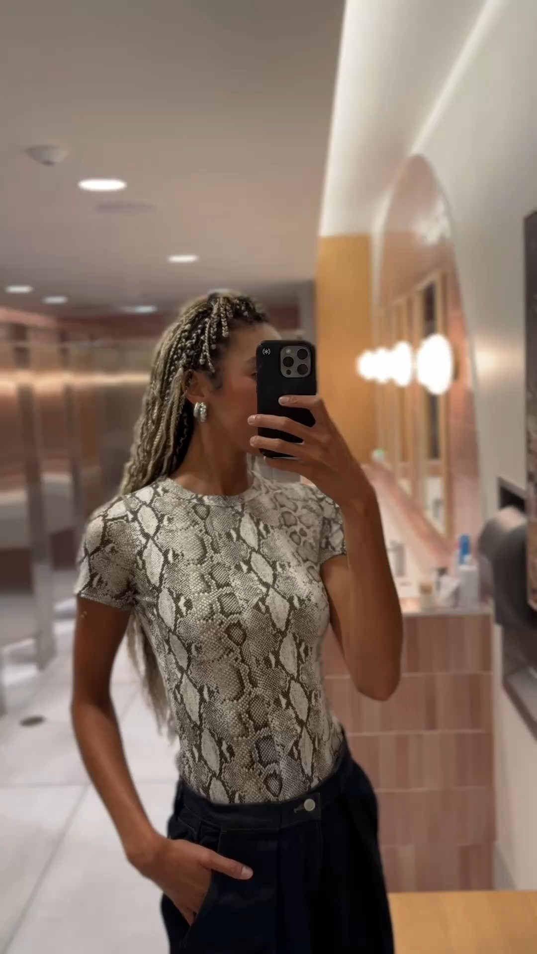 Is there anything more chic than a pair of pleated jeans?

#LTKStyleTip #LTKFindsUnder100 #LTKU